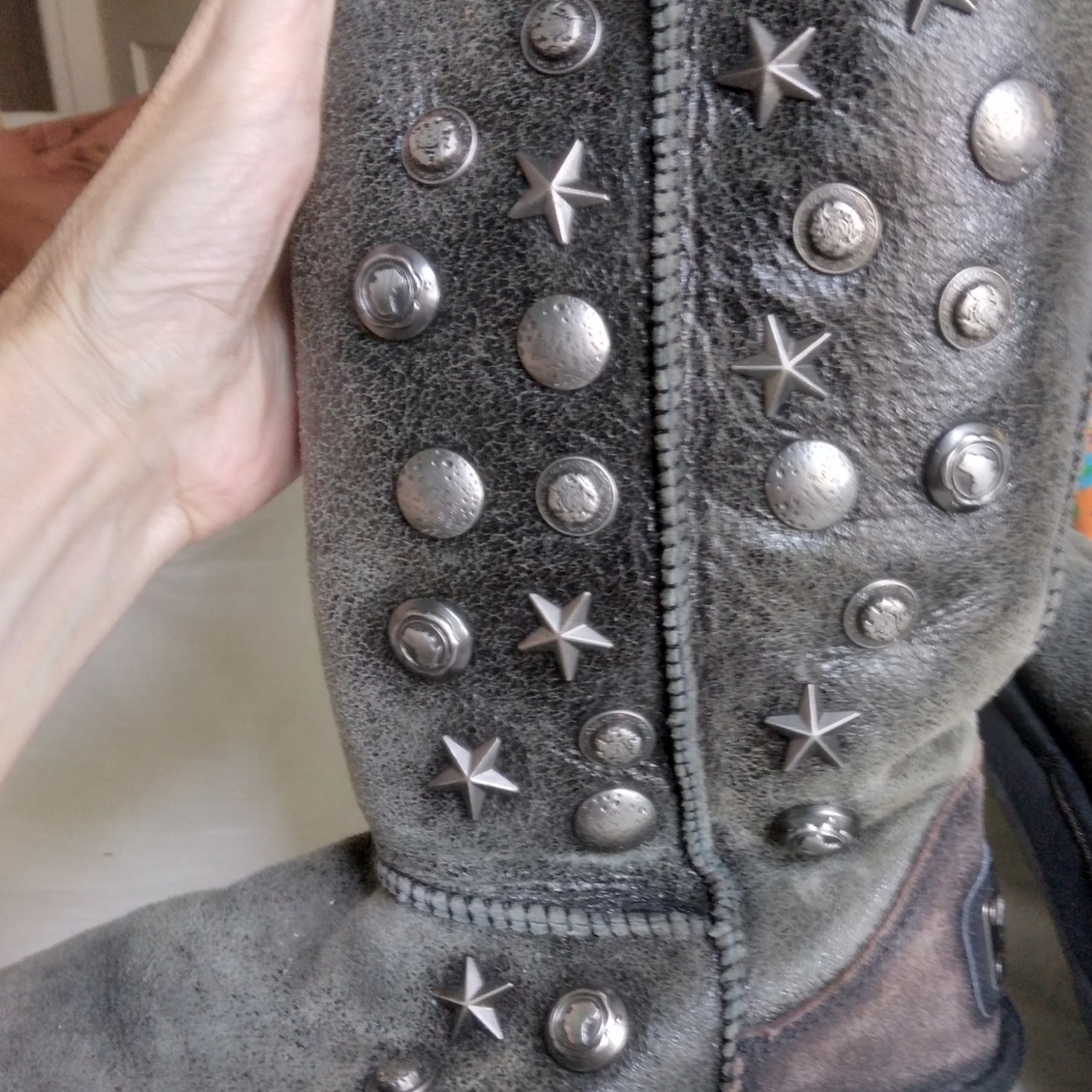 Authentic Ugg Boots. I am however keeping the inersoles for my other Uggs